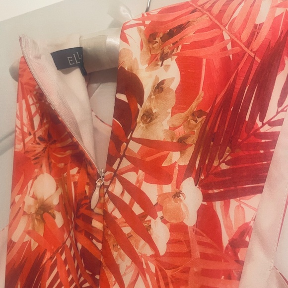 Elliatt Tower Dress, Asymmetrical, Floral Sleeveless Dress, Size Small - Picture 13 of 16